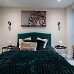Cosy Near First Direct Arena 公寓