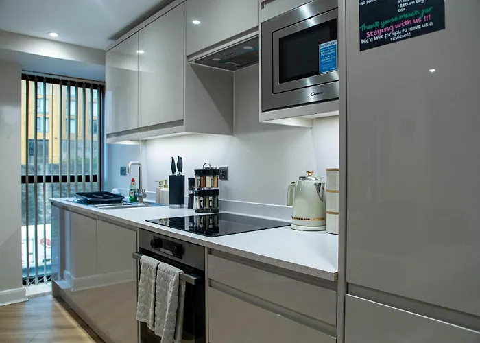 1bed Near First Direct Arena *